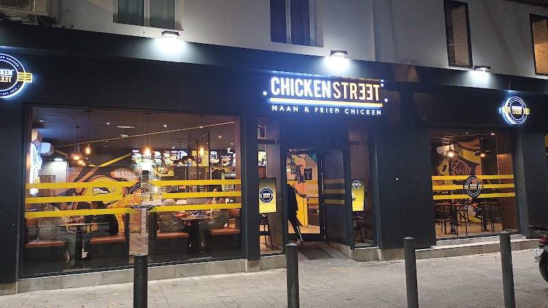 Chicken Street Marseille Naan & Fried Chicken