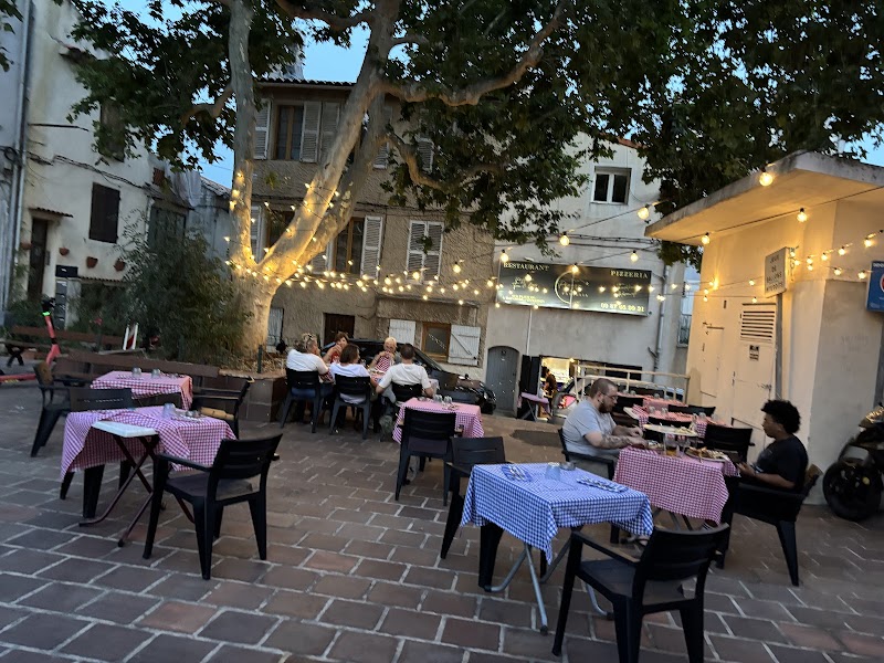 Piazza Famiglia